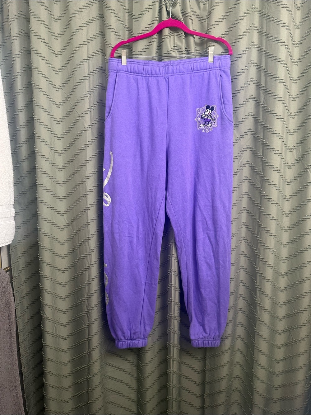Disney sweatpants joggers size M
Purple
Disney 100
100 years of wonder